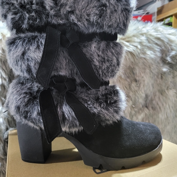 BearPaw Bridget Black Suede with grey & Black faux Fur Block heel Boot New n box - Picture 2 of 6